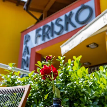 ベッド・アンド・ブレックファスト Frisko Panzio 2*