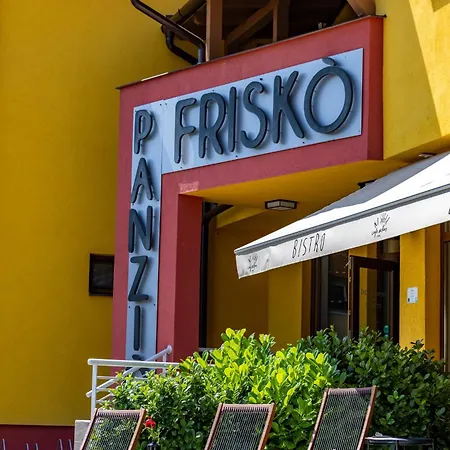 ベッド・アンド・ブレックファスト Frisko Panzio 2*