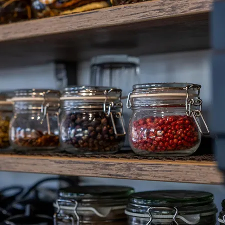 Couette-café Frisko Panzio 3*