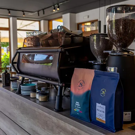 Couette-café Frisko Panzio 3*