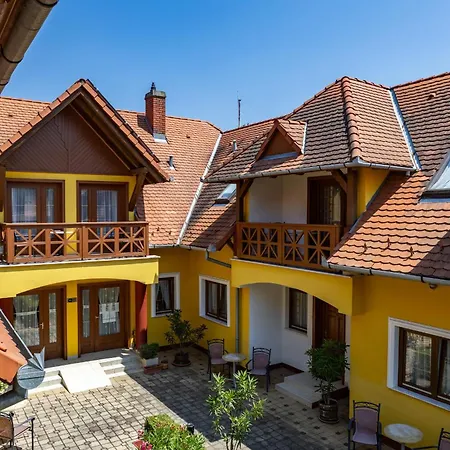 Frisko Panzio Oda ve Kahvaltı 3*