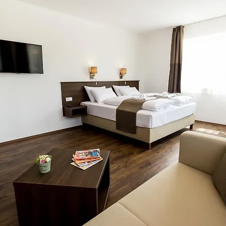 فندق مبيت وإفطار Frisko Panzio 3*