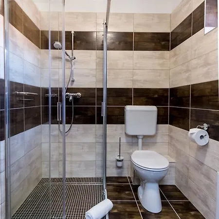 فندق مبيت وإفطار Frisko Panzio 3*