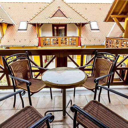 Couette-café Frisko Panzio 3*