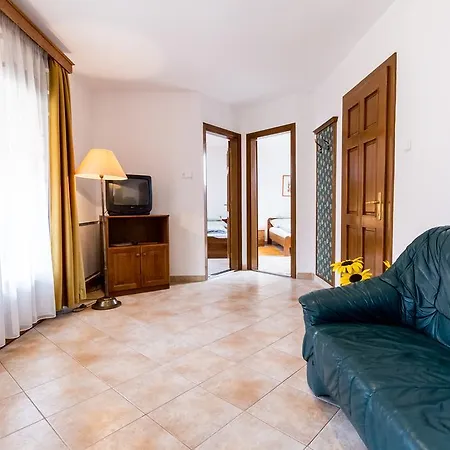 Couette-café Frisko Panzio 3*