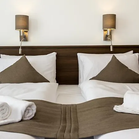 Couette-café Frisko Panzio 3*