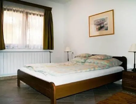 Frisko Panzio فندق مبيت وإفطار