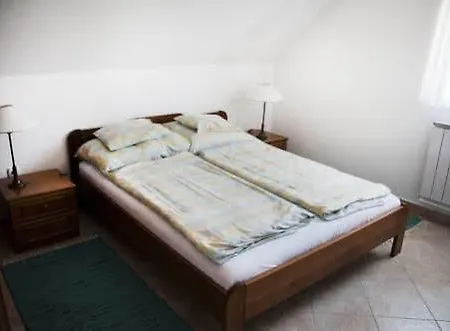 فندق مبيت وإفطار Frisko Panzio